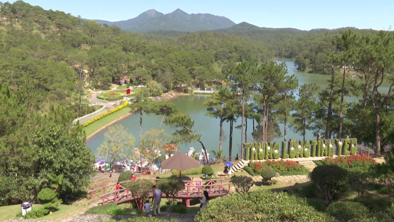 Festival Đ&agrave; Lạt - Th&agrave;nh phố bốn m&ugrave;a hoa