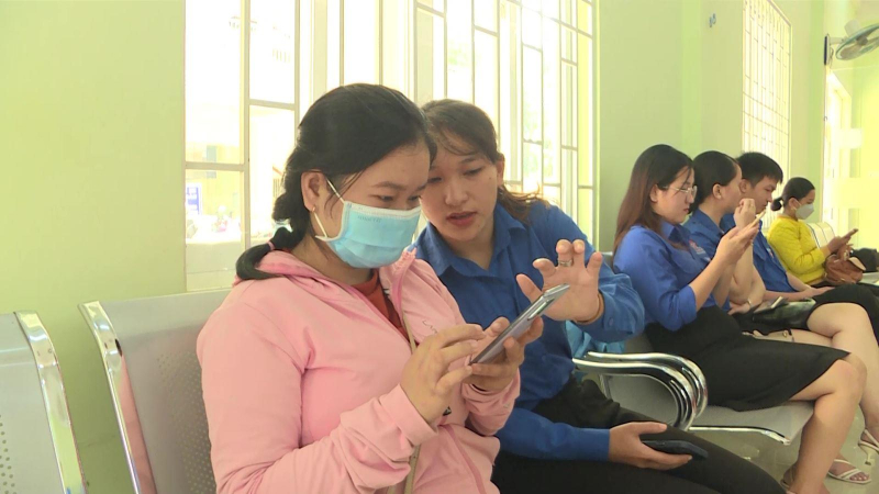 Thành phố Quảng Ngãi nộp hồ sơ trực tuyến qua điện thoại di động