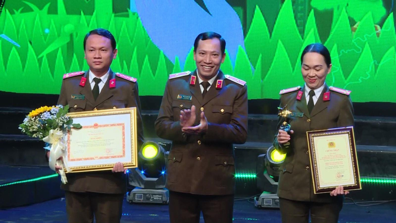 Trao giải cuộc thi CAND với nhiệm vụ bảo vệ môi trường