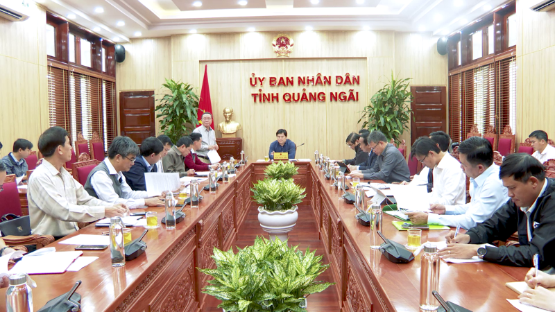 Họp giải quyết các vấn đề liên quan đến xử lý chất thải rắn sinh hoạt