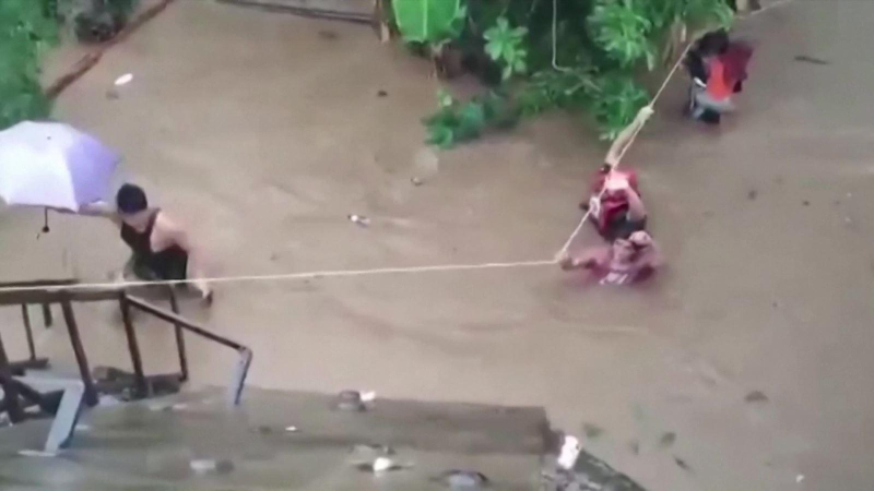 Mưa lũ ảnh hưởng đến kỳ nghỉ lễ tại Philippines