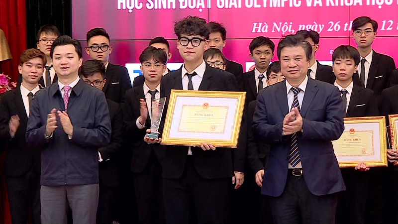 Tuyên dương học sinh đoạt giải quốc tế năm 2022