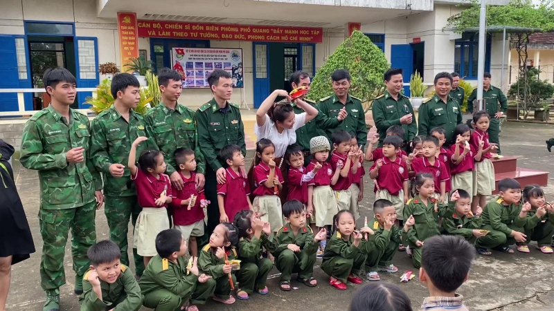 Biên giới biển rộn ràng ngày hội quốc phòng toàn dân