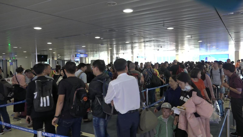 S&acirc;n bay T&acirc;n Sơn Nhất sẽ đ&oacute;n lượng h&agrave;nh kh&aacute;ch kỷ lục