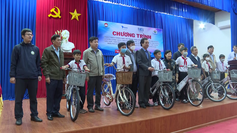 Qũy Hoa Hòa Bình hỗ trợ người nghèo Quảng Ngãi