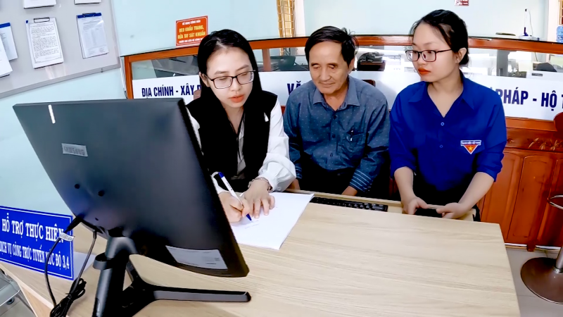 Tuổi trẻ Thành phố Quảng Ngãi hỗ trợ chuyển đổi số