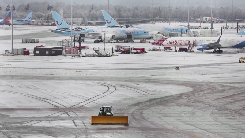 Thời tiết giá lạnh gây gián đoạn đi lại tại Anh