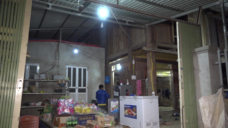 Đưa điện lưới về bản Xa mang đặc biệt khó khăn