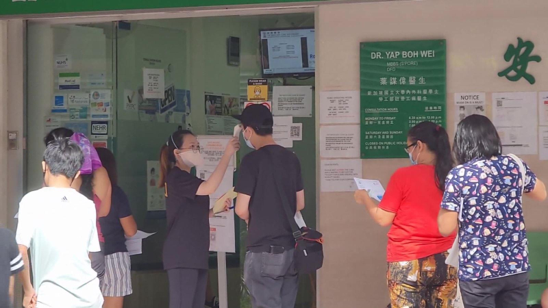 Singapore đối mặt với l&agrave;n s&oacute;ng l&acirc;y nhiễm COVID-19 mới