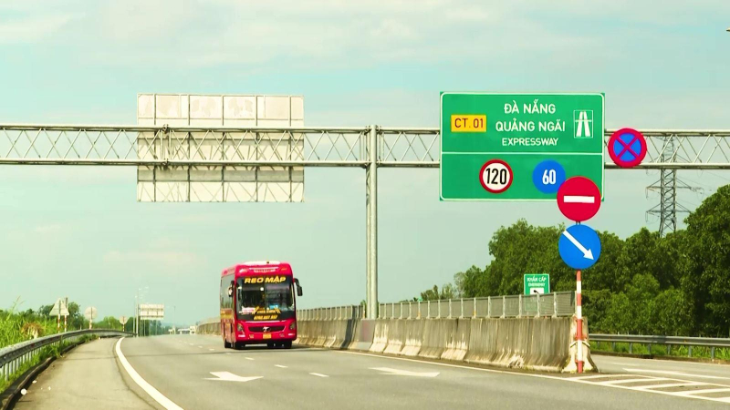 Đầu tư x&acirc;y dựng cao tốc l&agrave; th&uacute;c đẩy ph&aacute;t triển