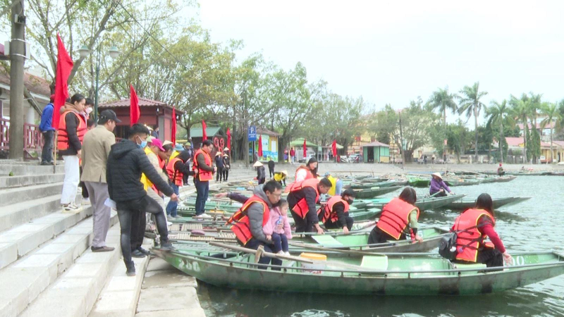 Du khách đến Ninh Bình tăng mạnh dịp Tết Nguyên đán