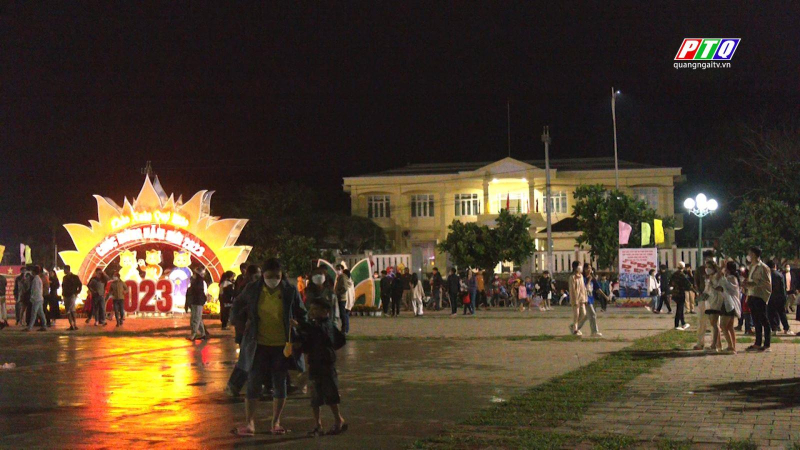 Lý Sơn rực sắc pháo hoa đêm giao thừa