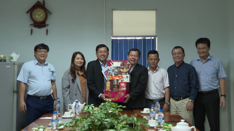 Chủ tịch UBND tỉnh thăm, động viên lãnh đạo, công nhân Công ty Cổ phần Môi trường Đô thị