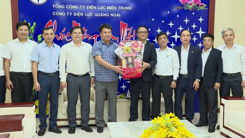 Phó Bí thư Thường trực Tỉnh ủy thăm các đơn vị làm việc trong tết