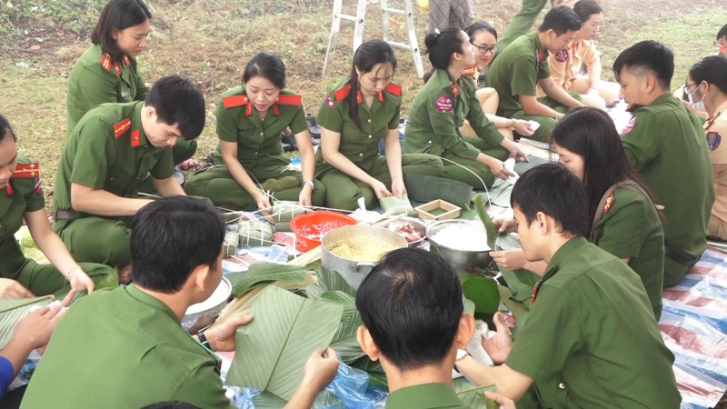 Công an tỉnh vui “ Ngày hội bánh chưng xanh”