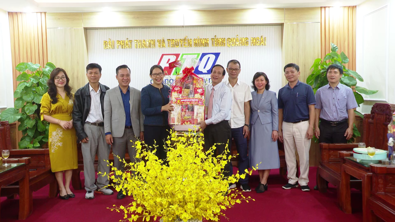 Đo&agrave;n đại biểu Quốc hội tỉnh thăm, ch&uacute;c tết Đ&agrave;i Ph&aacute;t thanh v&agrave; Truyền h&igrave;nh tỉnh Quảng Ng&atilde;i