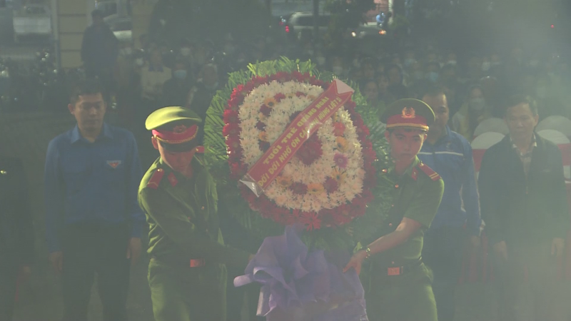 Tuổi trẻ Quảng Ngãi thắp nến tri ân