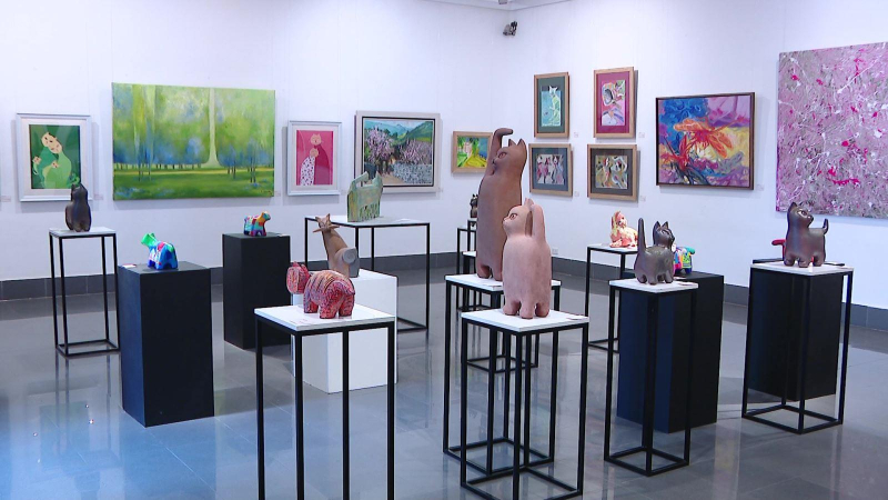 Độc lạ mèo du xuân