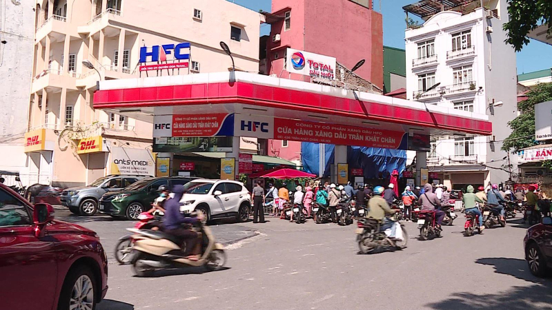 Đề xuất r&uacute;t ngắn thời gian điều h&agrave;nh gi&aacute; xăng dầu