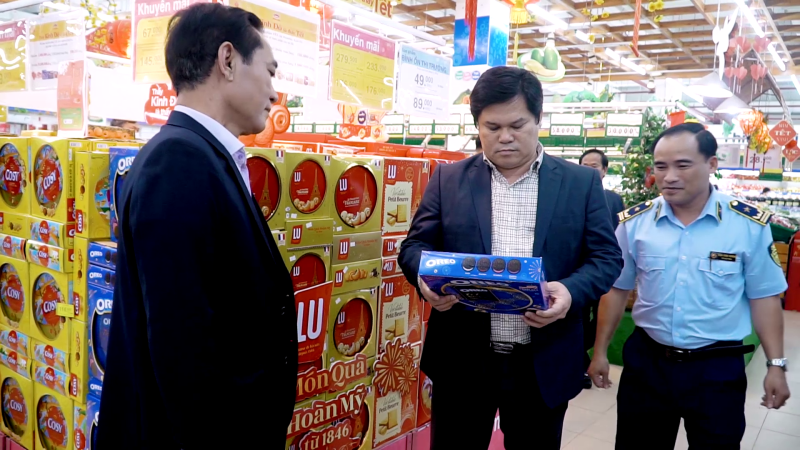 Kiểm tra tình hình cung ứng hàng hóa phục vụ tết