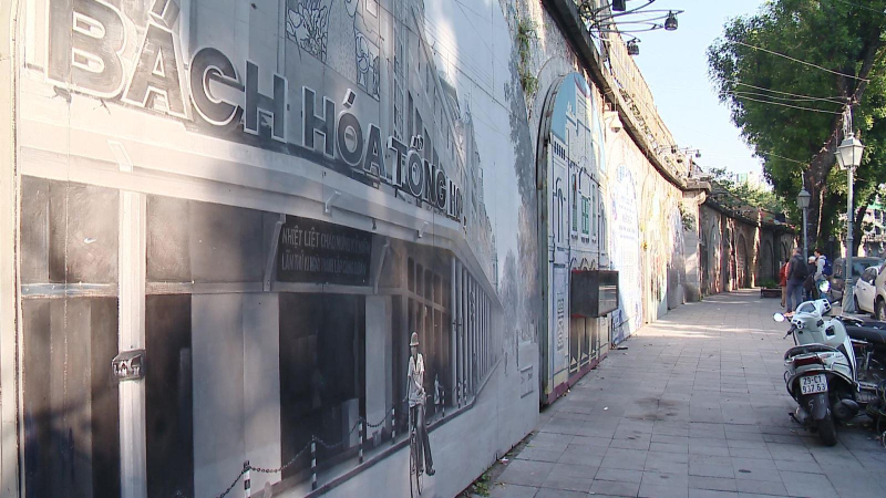 Phố bích họa Phùng Hưng thay 'áo mới'