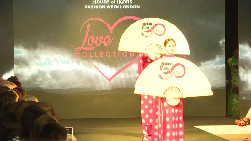 &Aacute;o d&agrave;i Việt Nam mở m&agrave;n sự kiện thời trang London