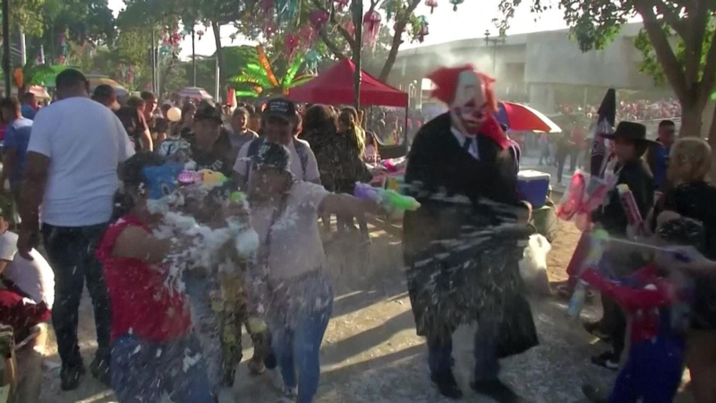 Lễ hội hóa trang đường phố tại Venezuela