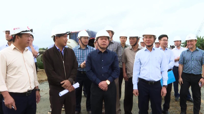 Chủ tịch UBND kiểm tra dự &aacute;n cầu Tr&agrave; Kh&uacute;c 3 v&agrave; đường Dung Quất - Sa Huỳnh