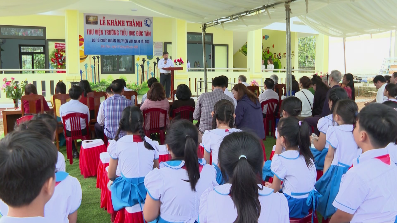Khánh thành thư viện trường tiểu học Đức Tân
