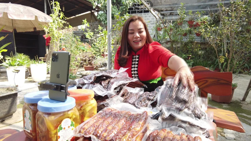 Đưa đặc sản d&acirc;n tộc quảng b&aacute; l&ecirc;n mạng