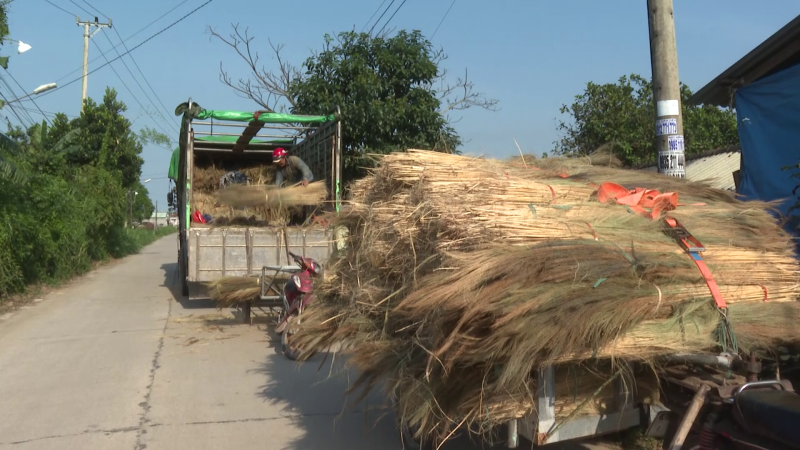 L&agrave;ng nghề chỗi đ&oacute;t Phổ Phong v&agrave;o m&ugrave;a