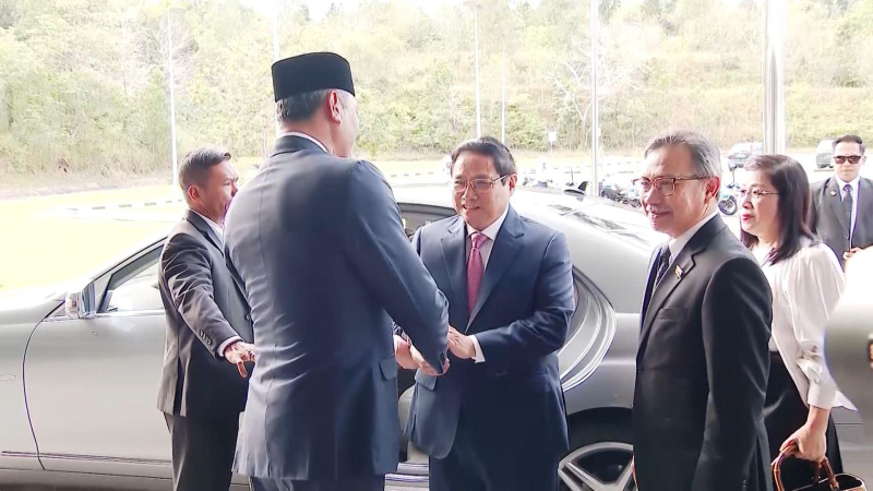 Thủ tướng thăm Đại học Quốc gia Brunei