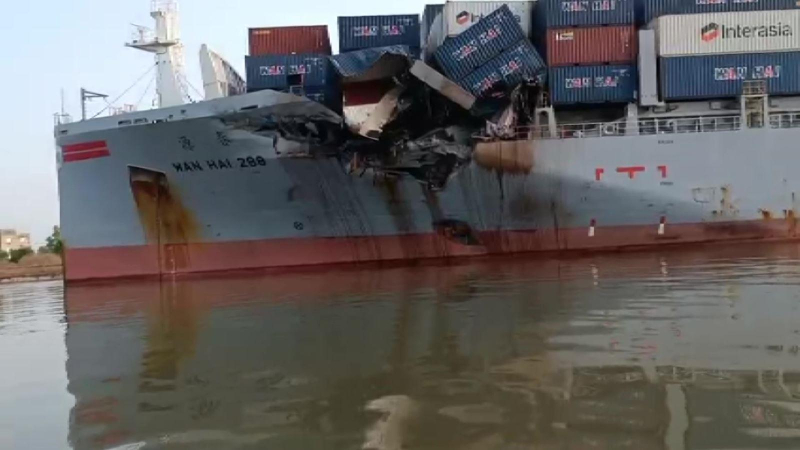 Hai tàu chở hàng va chạm trên sông Lòng Tàu