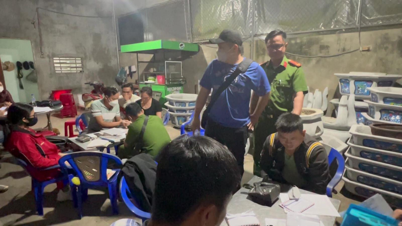 Quảng Ng&atilde;i triệt ph&aacute; nh&oacute;m cho vay nặng l&atilde;i, cưỡng đoạt t&agrave;i sản