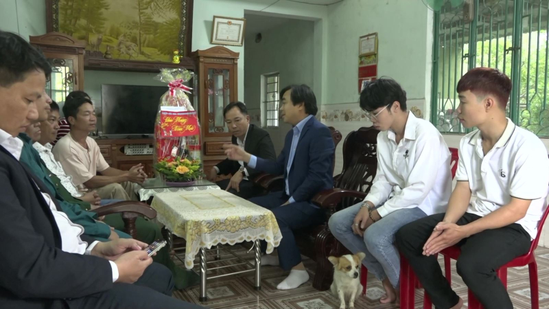 Du học sinh tình nguyện nhập ngũ