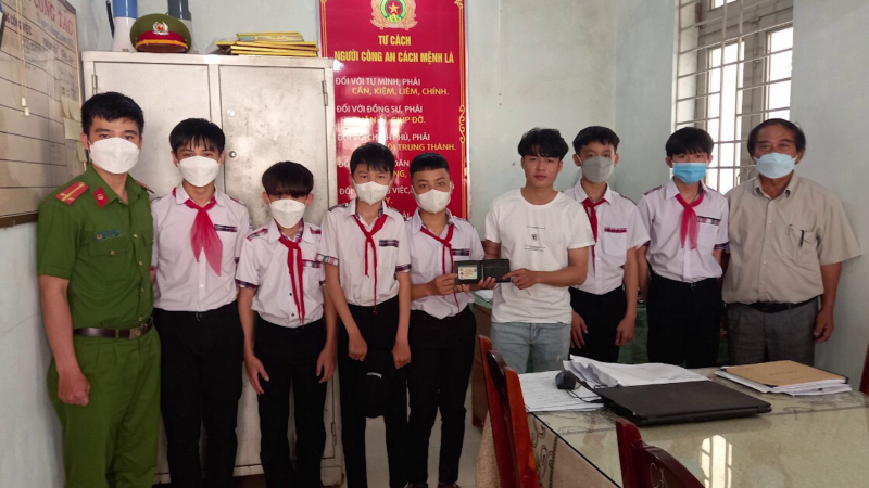 Lan toả những gương học sinh làm việc tốt