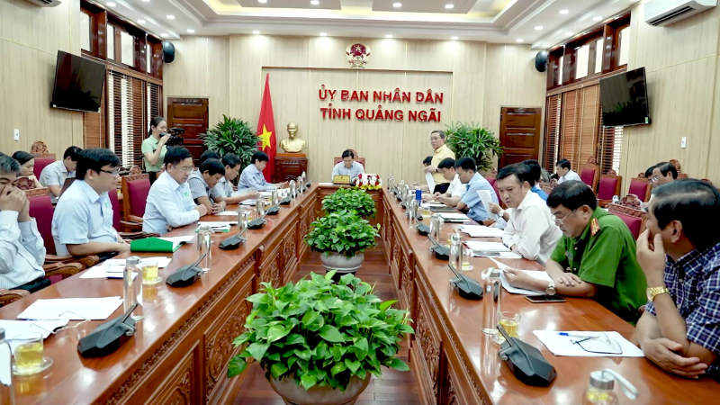 UBND tỉnh họp nghe báo cáo việc thu gom, xử lý chất thải rắn sinh hoạt trên địa bàn tỉnh