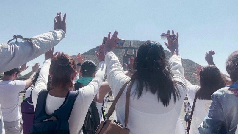 Lễ đón xuân phân ở kim tự tháp mặt trời