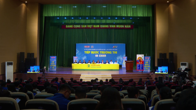 Tư v&acirc;́n ti&ecirc;́p bước trường thi năm 2023