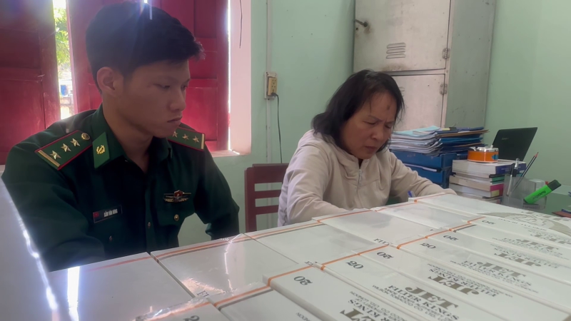 Bắt giữ trên 300 bao thuốc lá điếu nhập lậu