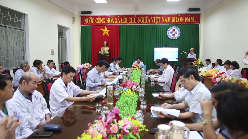 Thực hiện tốt hơn nữa công tác khám, chữa bệnh