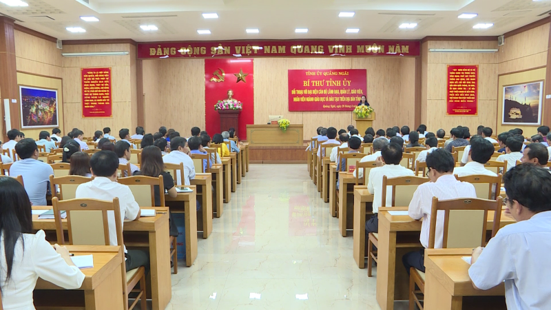 Bí thư Tỉnh ủy đối thoại với ngành Giáo dục và Đào tạo