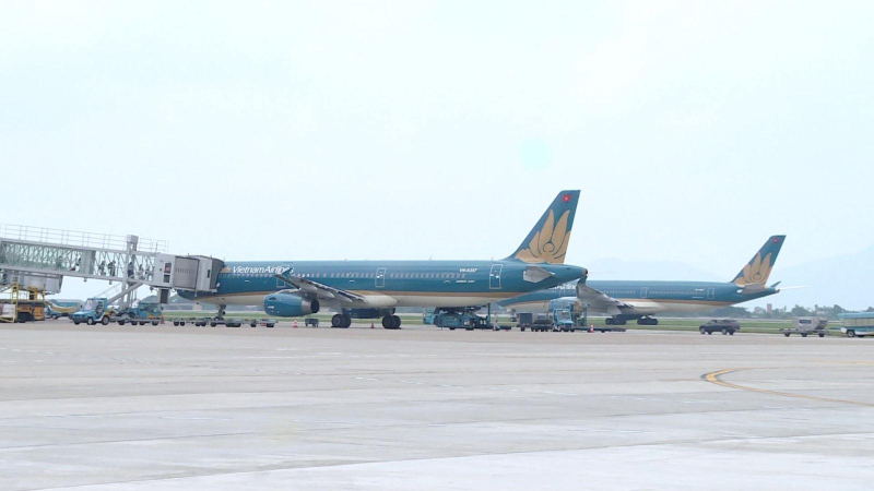 Giá vé máy bay đắt đỏ dịp lễ, du lịch nội địa giảm