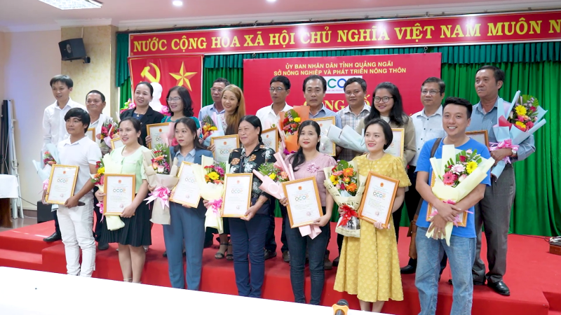 Trao giấy chứng nhận 36 sản phẩm OCOP