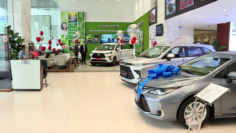 Bộ T&agrave;i ch&iacute;nh 'b&aacute;c' đề xuất giảm 50% lệ ph&iacute; trước bạ &ocirc; t&ocirc;