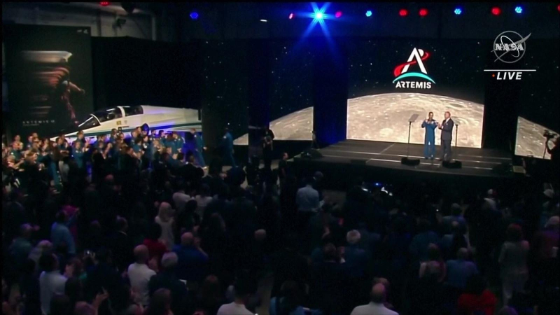 NASA công bố phi hành đoàn bay quanh Mặt trăng năm 2024