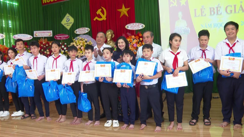 Trung t&acirc;m nu&ocirc;i dạy trẻ khuyết tật V&otilde; Hồng Sơn, m&aacute;i nh&agrave; chung của trẻ k&eacute;m may mắn