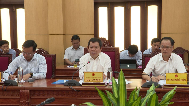 Chủ tịch UBND tỉnh Đặng Văn Minh l&agrave;m việc với đo&agrave;n c&ocirc;ng t&aacute;c của Bộ GTVT