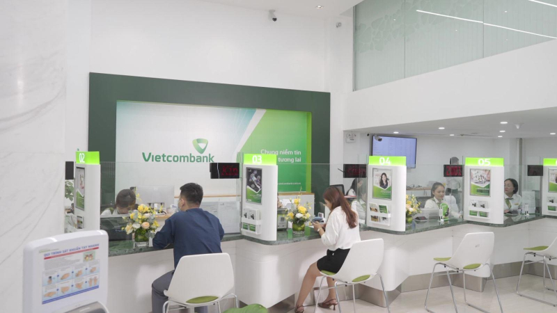 Lãi suất tiền gửi đồng loạt giảm mạnh