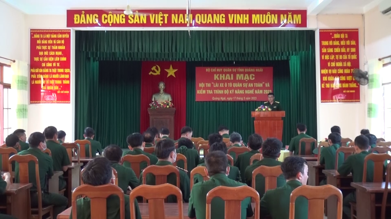 Hội thi “Lái xe ô tô quân sự an toàn”